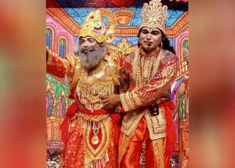 खटीमा में रामलीला मंचन देखने उमड़ रहे दर्शक, कैकई ने भगवान राम के लिए मांगा 14 वर्ष का वनवास; दृश्य देख भावुक हुए लोग