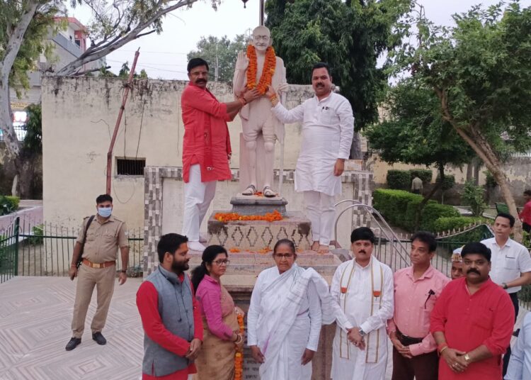 प्रभारी मंत्री ने श्रमदान अभियान में प्रतिभाग कर दिया स्वच्छता का संदेश