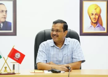 दिल्ली में बढ़ते प्रदूषण पर कैबिनेट की बैठक शुरू, सीएम केजरीवाल-आतिशी समेत कई मंत्री मौजूद