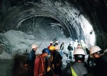 50 घंटे बाद भी सुरंग में फंसी 40 जिंदगियां, सिलक्यारा पहुंचे कर्नल दीपक पाटिल