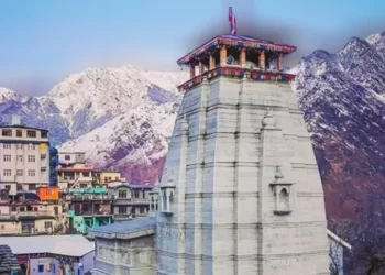 जोशीमठ के नृसिंह समेत इन मंदिरों में शीतकालीन पूजाएं शुरू, स्थानीय नागरिक व कुछ पर्यटकों ने बढ़ाई रौनक