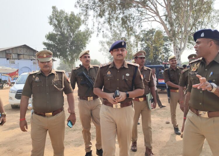 पुलिस अधीक्षक महोबा,  पलाश बंसल द्वारा  स्वामी गोवर्धन नाथ जी मेला चरखारी का स्थलीय निरीक्षण कर सुरक्षा व्यवस्था के सम्बन्ध में सम्बन्धित को दिये गये आवश्यक दिशा-निर्देश