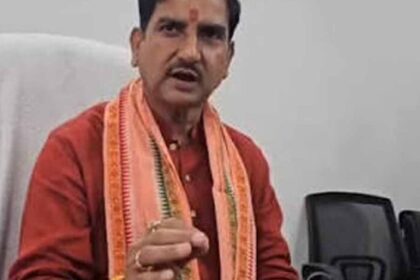 बिलासपुर-में-जल-जीवन-मिशन-की-सुस्ती-पर-भड़के-केंद्रीय-मंत्री-तोखन-साहू,-बिजली-कटौती-पर-भी-अधिकारियों-को-लगाई-फटकार