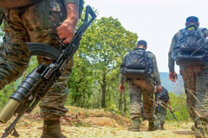 बस्तर-में-सुरक्षाबलों-की-बड़ी-कार्रवाई,-माओवादी-कैंप-ध्वस्त,-हथियार-और-विस्फोटक-बरामद