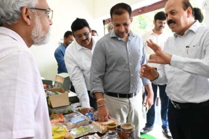 कृषि-उत्पादन-आयुक्त-परदेशी-ने-किया-कृषि-विश्वविद्यालय-का-दौरा