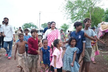 सपेरा-बस्ती-के-बच्चो-ने-खेली-बाल-अधिकारों-पर-सांप-सीढ़ी