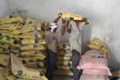 खाद-वितरण-में-खैरागढ़-जिला-प्रदेश-में-प्रथम,-83.82-प्रतिशत-उर्वरक-का-हुआ-वितरण