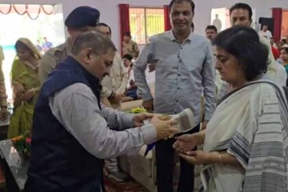 राजनांदगांव-में-शहादत-दिवस-पर-तत्कालीन-sp-विनोद-कुमार-चौबे-समेत-29-वीर-जवानों-को-श्रद्धांजलि