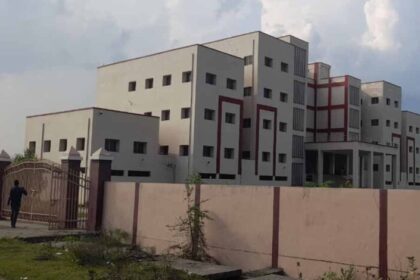 दुर्ग-में-4-साल-की-देरी-से-तैयार-हुई-यूनिवर्सिटी-बिल्डिंग,-अब-लोकार्पण-का-इंतजार