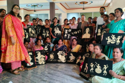 बलौदाबाजार-में-समूह-की-40-महिलाओं-को-मिला-धान-और-पैरा-आर्ट-का-प्रशिक्षण