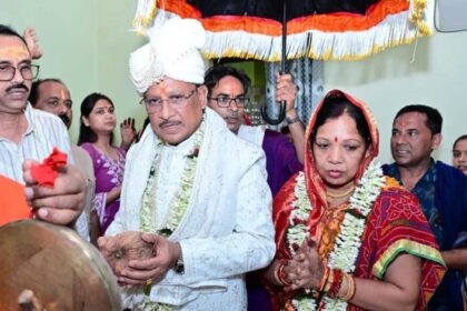 मुख्यमंत्री-विष्णुदेव-साय-ने-दोकड़ा-की-ऐतिहासिक-रथयात्रा-में-निभाई-गजपति-महाराजा-की-परंपरा-:-भगवान-जगन्नाथ-का-रथ-खींचकर-प्रदेशवासियों-के-सुख,-समृद्धि-और-खुशहाली-की-कामना-की